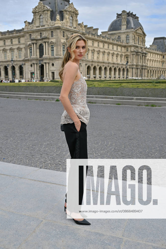 PFW Elie Saab Outside Arrivals Zita d Hauteville arriving at the Elie Saab show during Paris Fashion Week, in Paris, France on 3 October 2026. Photo by Julien Reynaud APS-Medias ABACAPRESS.COM Paris France