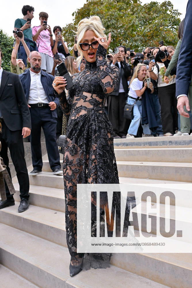 PFW Elie Saab Outside Arrivals Paris Hilton arriving at the Elie Saab show during Paris Fashion Week, in Paris, France on 3 October 2026. Photo by Julien Reynaud APS-Medias ABACAPRESS.COM Paris France