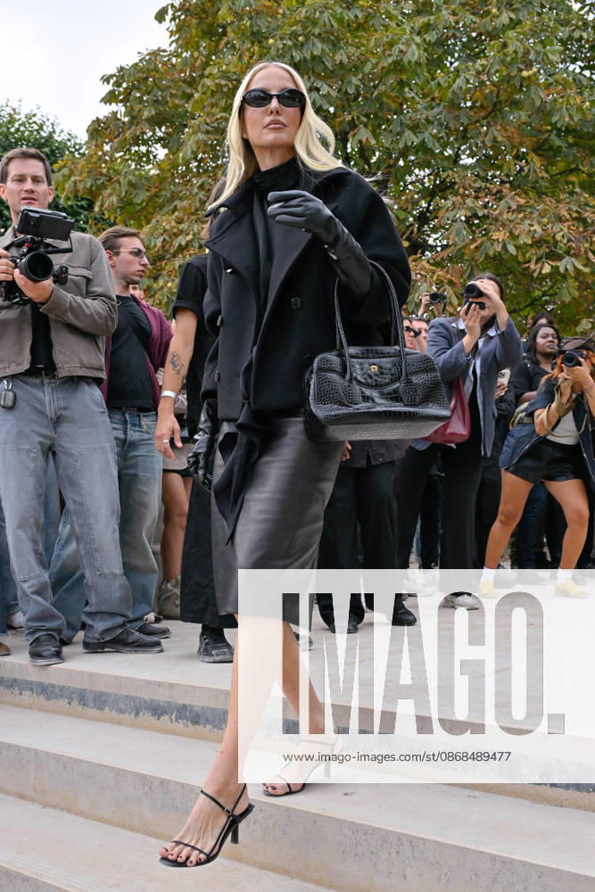 PFW Elie Saab Outside Arrivals Leonie Hanne arriving at the Elie Saab show during Paris Fashion Week, in Paris, France on 3 October 2026. Photo by Julien Reynaud APS-Medias ABACAPRESS.COM Paris France