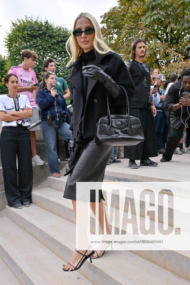 PFW Elie Saab Outside Arrivals Leonie Hanne arriving at the Elie Saab show during Paris Fashion Week, in Paris, France on 3 October 2026. Photo by Julien Reynaud APS-Medias ABACAPRESS.COM Paris France