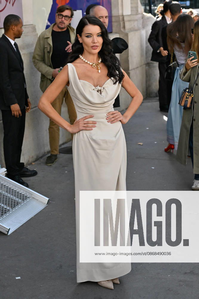 PFW Vivienne Westwood Outside Arrivals Adriana Lima arriving at the Vivienne Westwood show during Paris Fashion Week, in Paris, France on 3 October 2026. Photo by Julien Reynaud APS-Medias ABACAPRESS.COM Paris France
