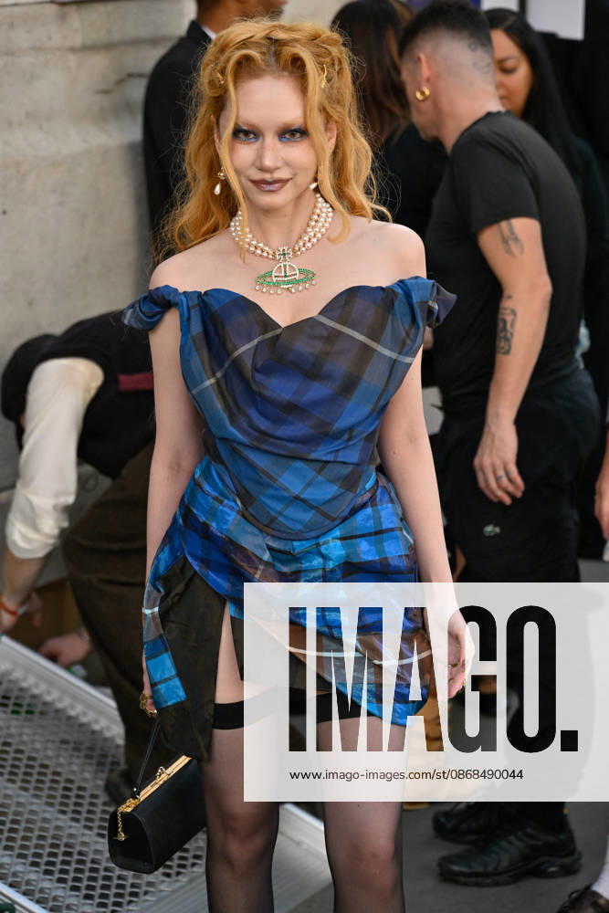 PFW Vivienne Westwood Outside Arrivals Guest arriving at the Vivienne Westwood show during Paris Fashion Week, in Paris, France on 3 October 2026. Photo by Julien Reynaud APS-Medias ABACAPRESS.COM Paris France