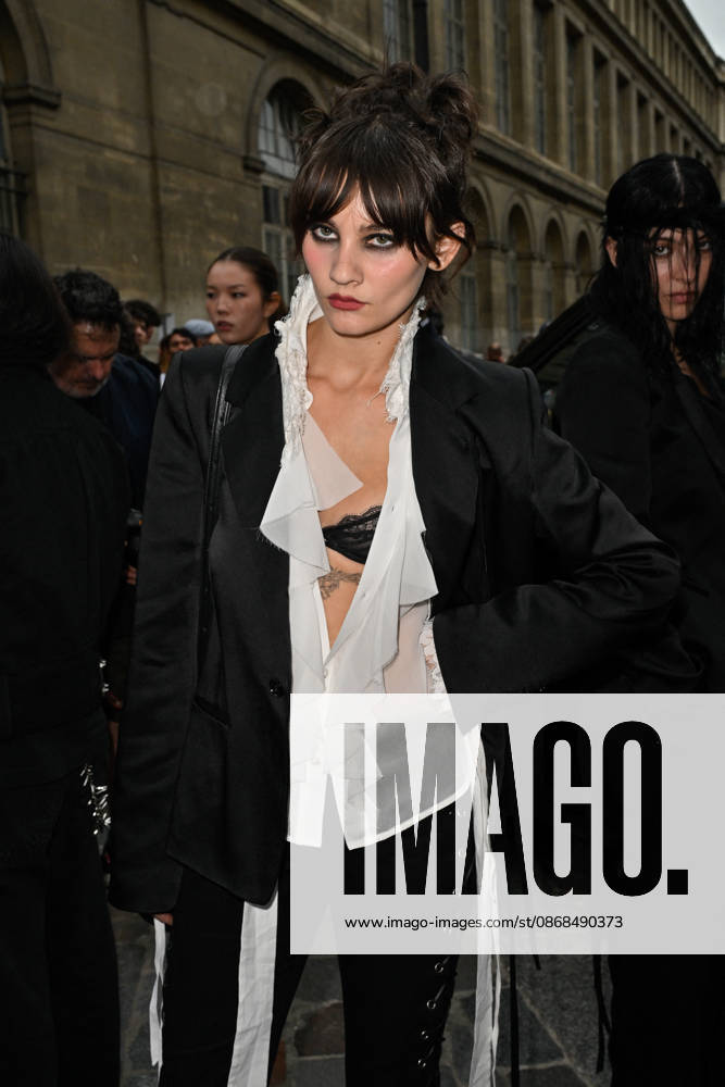 PFW Ann Demeulemeester Outside Arrivals Bec Lauder arriving at the Ann Demeulemeester show during Paris Fashion Week, in Paris, France on 3 October 2026. Photo by Julien Reynaud APS-Medias ABACAPRESS.COM Paris France