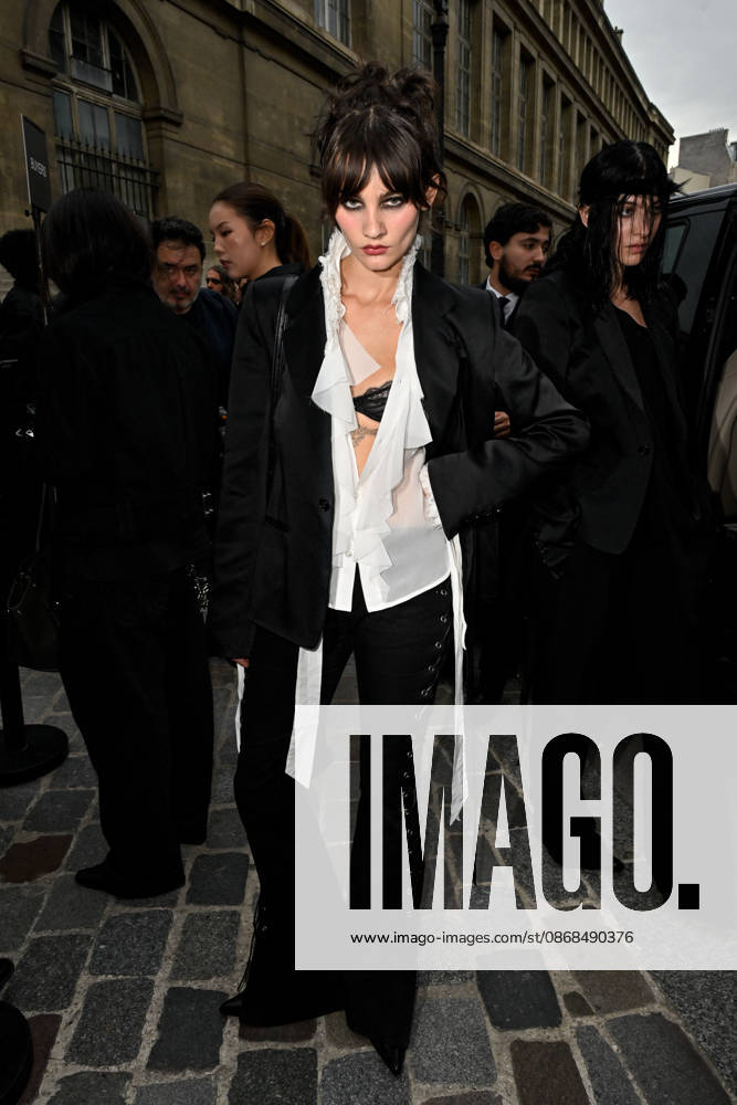 PFW Ann Demeulemeester Outside Arrivals Bec Lauder arriving at the Ann Demeulemeester show during Paris Fashion Week, in Paris, France on 3 October 2026. Photo by Julien Reynaud APS-Medias ABACAPRESS.COM Paris France