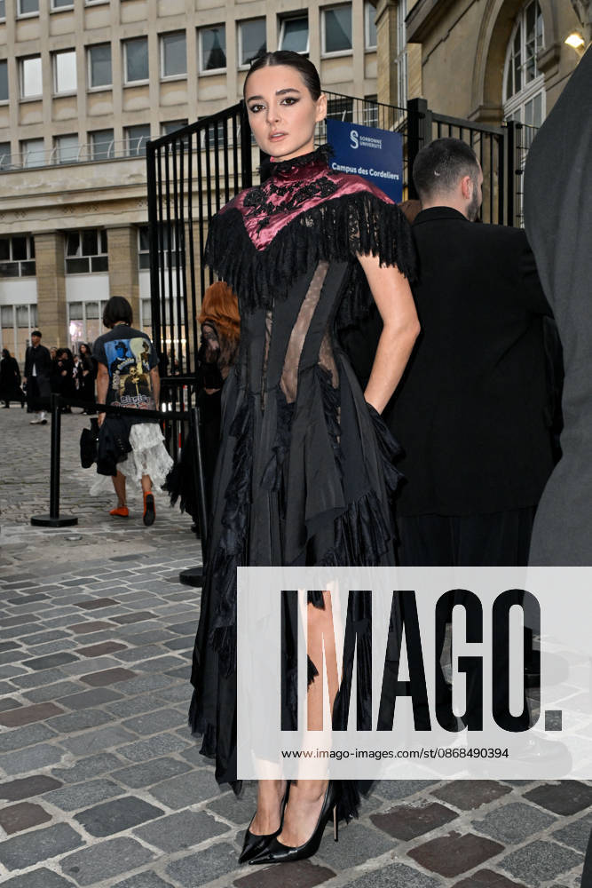 PFW Ann Demeulemeester Outside Arrivals Charlotte Lawrence arriving at the Ann Demeulemeester show during Paris Fashion Week, in Paris, France on 3 October 2026. Photo by Julien Reynaud APS-Medias ABACAPRESS.COM Paris France
