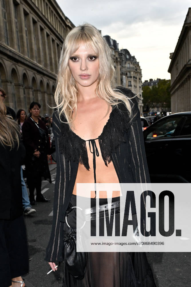 PFW Ann Demeulemeester Outside Arrivals Guest arriving at the Ann Demeulemeester show during Paris Fashion Week, in Paris, France on 3 October 2026. Photo by Julien Reynaud APS-Medias ABACAPRESS.COM Paris France