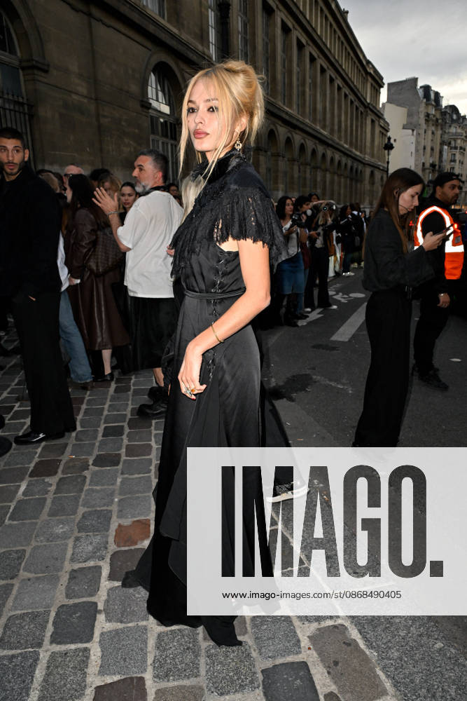 PFW Ann Demeulemeester Outside Arrivals Guest arriving at the Ann Demeulemeester show during Paris Fashion Week, in Paris, France on 3 October 2026. Photo by Julien Reynaud APS-Medias ABACAPRESS.COM Paris France