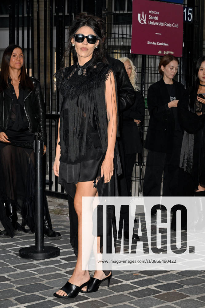 PFW Ann Demeulemeester Outside Arrivals Guest arriving at the Ann Demeulemeester show during Paris Fashion Week, in Paris, France on 3 October 2026. Photo by Julien Reynaud APS-Medias ABACAPRESS.COM Paris France
