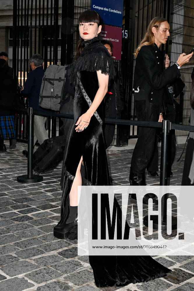 PFW Ann Demeulemeester Outside Arrivals Kozue Akimoto arriving at the Ann Demeulemeester show during Paris Fashion Week, in Paris, France on 3 October 2026. Photo by Julien Reynaud APS-Medias ABACAPRESS.COM Paris France