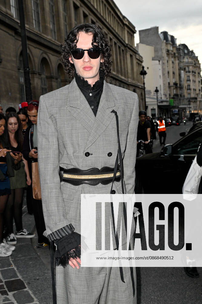 PFW Ann Demeulemeester Outside Arrivals Kodi Smit-McPhee arriving at the Ann Demeulemeester show during Paris Fashion Week, in Paris, France on 3 October 2026. Photo by Julien Reynaud APS-Medias ABACAPRESS.COM Paris France