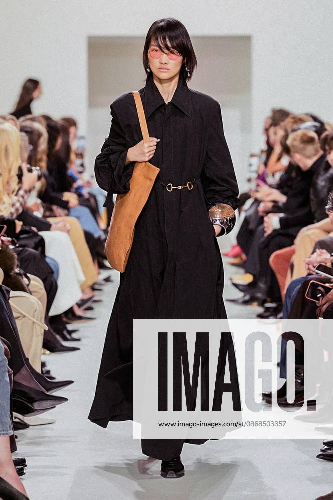 (261004) -- PARIS, Oct. 4, 2026 -- A model presents a creation from the Womenswear Spring Summer 2027 collections by Celine during the Paris Fashion Week in Paris, France, Oct. 3, 2026. (MeetEurope Handout via Xinhua) FRANCE-PARIS-FASHION WEEK-CELINE XinxHuashefa