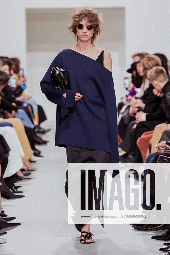 (261004) -- PARIS, Oct. 4, 2026 -- A model presents a creation from the Womenswear Spring Summer 2027 collections by Celine during the Paris Fashion Week in Paris, France, Oct. 3, 2026. (MeetEurope Handout via Xinhua) FRANCE-PARIS-FASHION WEEK-CELINE XinxHuashefa