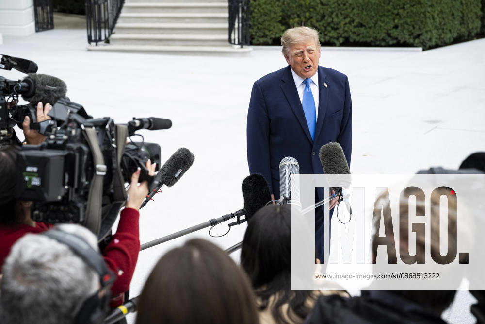 United States President Donald J Trump speaks to members of the media before boarding Marine One on the South Lawn of the White House, in Washington, DC, USA, 3 October 2026. President Trump is traveling to Ohio for a rally as he campaigns with Republican Party candidates before midterm elections Washington USA - ZUMAs152 20261003_faa_s152_010