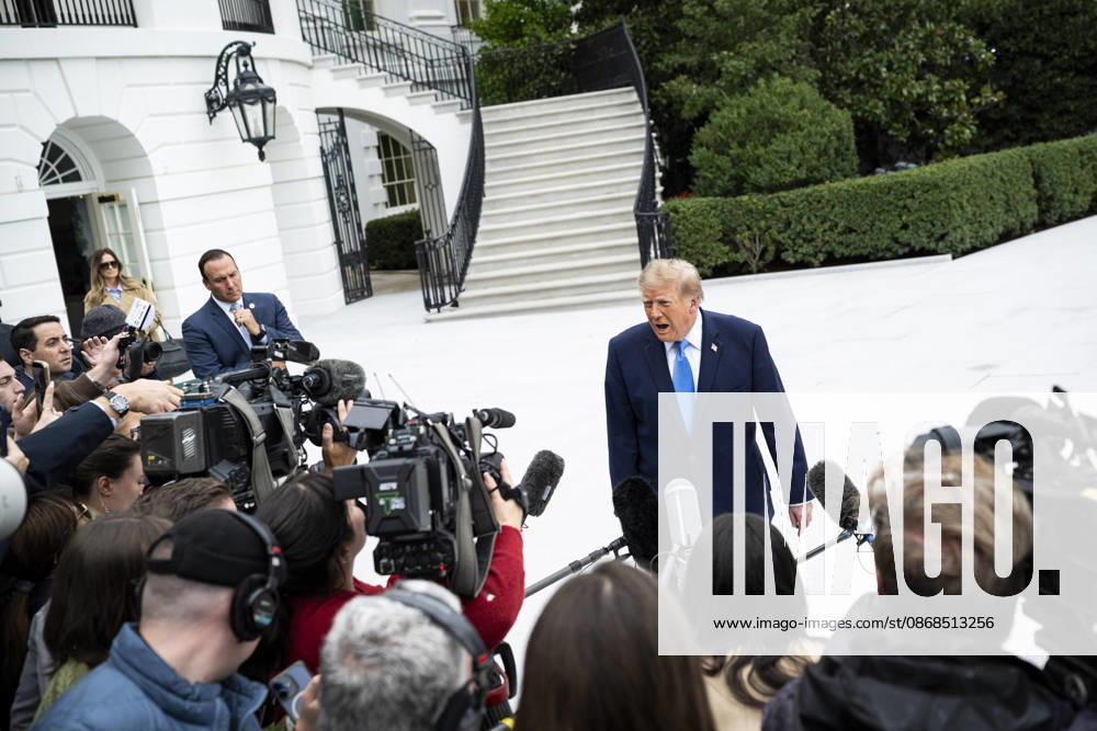 United States President Donald J Trump speaks to members of the media before boarding Marine One on the South Lawn of the White House, in Washington, DC, USA, 3 October 2026. President Trump is traveling to Ohio for a rally as he campaigns with Republican Party candidates before midterm elections Washington USA - ZUMAs152 20261003_faa_s152_016