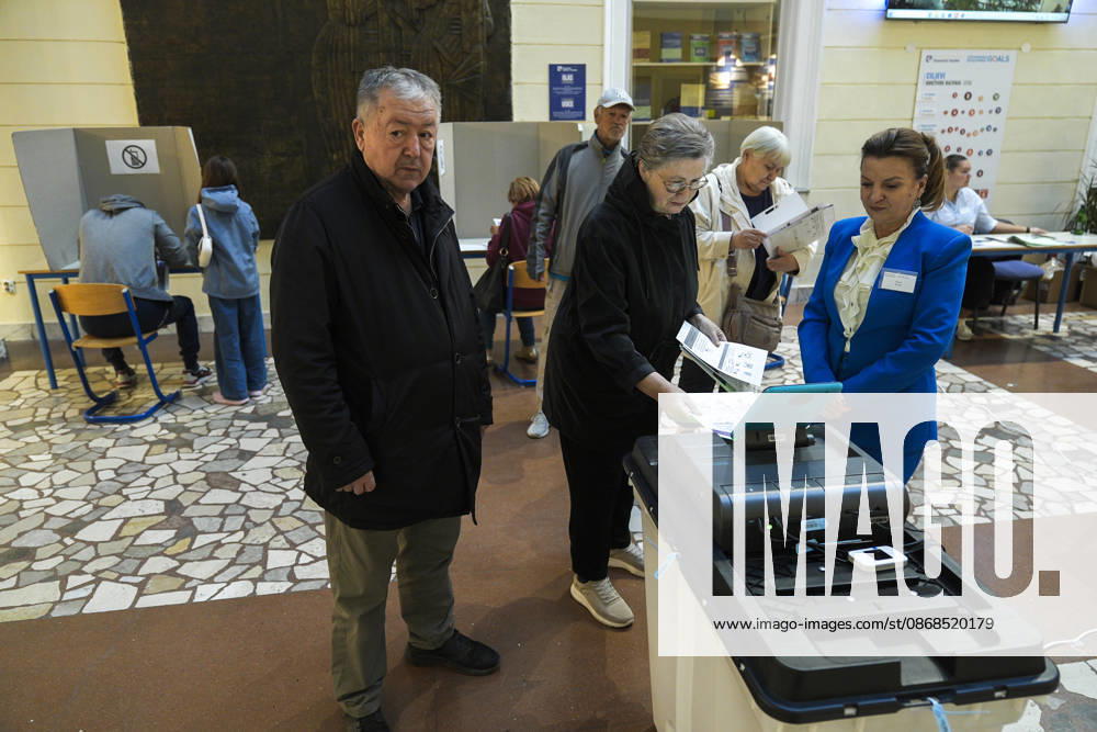 Voters cast ballots in Sarajevo as Bosnia and Herzegovina holds general elections SARAJEVO, BOSNIA AND HERZEGOVINA - OCTOBER 04: Voters cast their ballots as polling stations open for the 2026 General Elections in Sarajevo, Bosnia and Herzegovina on October 04, 2026. The nationwide vote features the inaugural use of new electoral technologies, including biometric voter identification, optical ballot scanners, and automated result transmission systems. Citizens are voting to elect members of the tripartite Presidency of Bosnia and Herzegovina, deputies to the Parliamentary Assembly, the Federation of BiH Parliament, the President and Vice Presidents of Republika Srpska, the National Assembly of Republika Srpska, and cantonal assemblies. Sami