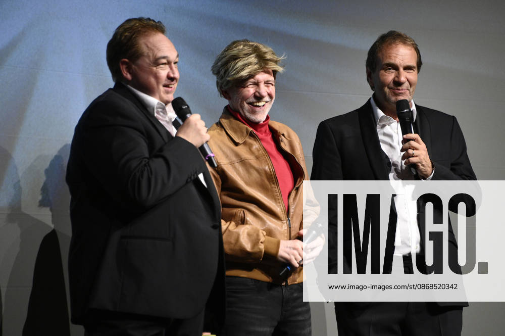 Oliver Kalkofe, Dietmar Wunder und Peter Rütten bei der Weltpremiere der ersten Folge der neuen SchleFaZ-Staffel auf Großbildleinwand Geisterjäger John Sinclair - Die Dämonenhochzeit im Ernst-Reuter-Saal. Berlin