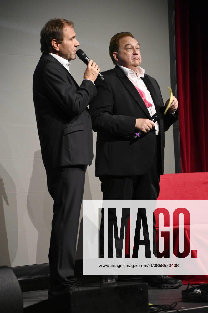 Peter Rütten und Oliver Kalkofe bei der Weltpremiere der ersten Folge der neuen SchleFaZ-Staffel auf Großbildleinwand Geisterjäger John Sinclair - Die Dämonenhochzeit im Ernst-Reuter-Saal. Berlin