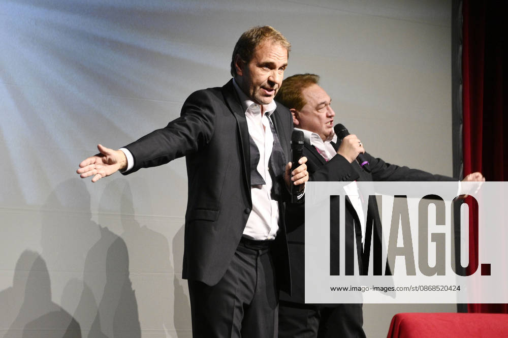 Peter Rütten und Oliver Kalkofe bei der Weltpremiere der ersten Folge der neuen SchleFaZ-Staffel auf Großbildleinwand Geisterjäger John Sinclair - Die Dämonenhochzeit im Ernst-Reuter-Saal. Berlin