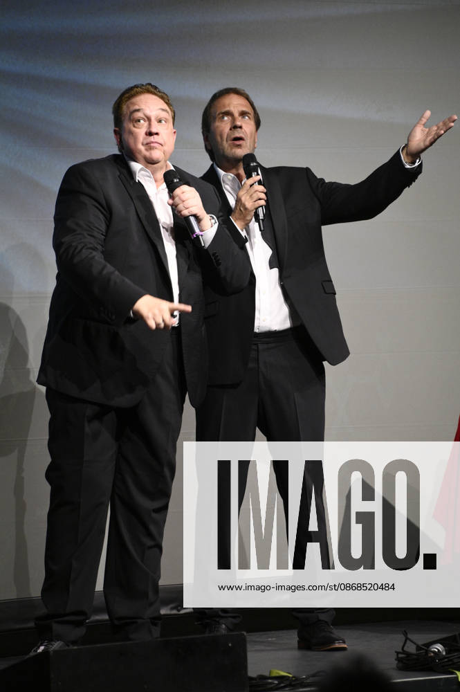 Oliver Kalkofe und Peter Rütten bei der Weltpremiere der ersten Folge der neuen SchleFaZ-Staffel auf Großbildleinwand Geisterjäger John Sinclair - Die Dämonenhochzeit im Ernst-Reuter-Saal. Berlin