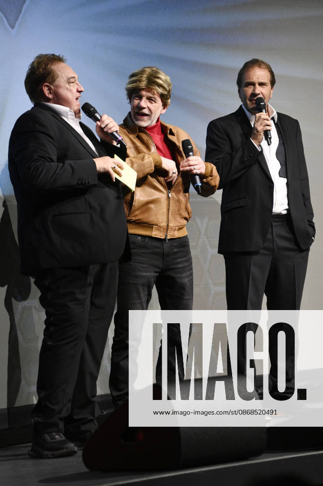 Oliver Kalkofe, Dietmar Wunder und Peter Rütten bei der Weltpremiere der ersten Folge der neuen SchleFaZ-Staffel auf Großbildleinwand Geisterjäger John Sinclair - Die Dämonenhochzeit im Ernst-Reuter-Saal. Berlin