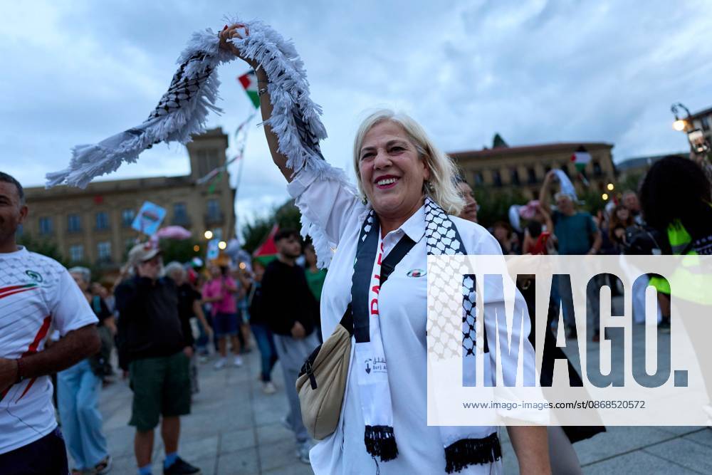 PAMPLONA, SPAIN, OCTOBER 3, 2026: Demonstrators take part in a pro-Palestinian march called by the citizens platform Yala Nafarroa in Pamplona. Protesters carried Palestinian flags and banners expressing solidarity with Gaza, including a large banner reading Stop Genocide, while participants also displayed messages calling for the protection of journalists. Pamplona Spain - ZUMAq101 20261003_zna_q101_131