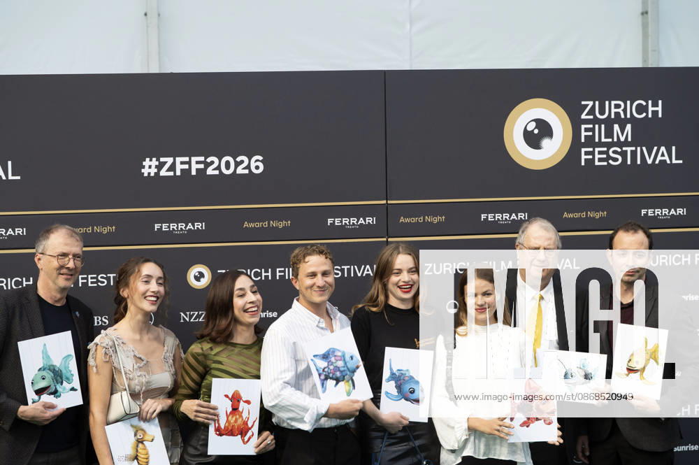 Marcus Pfister, Annalena Miano, Carol Schuler, Max Hubacher, Luna Wedler, Yael Meier und Gäste bei der Premiere des Kinofilms De Rägebogefisch auf dem 22. Zurich Film Festival im Corso. Zürich