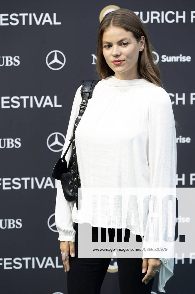 Yael Meier bei der Premiere des Kinofilms De Rägebogefisch auf dem 22. Zurich Film Festival im Corso. Zürich