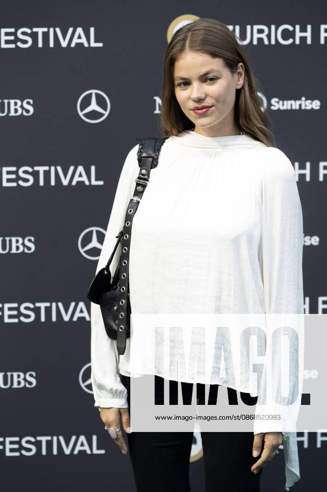 Yael Meier bei der Premiere des Kinofilms De Rägebogefisch auf dem 22. Zurich Film Festival im Corso. Zürich
