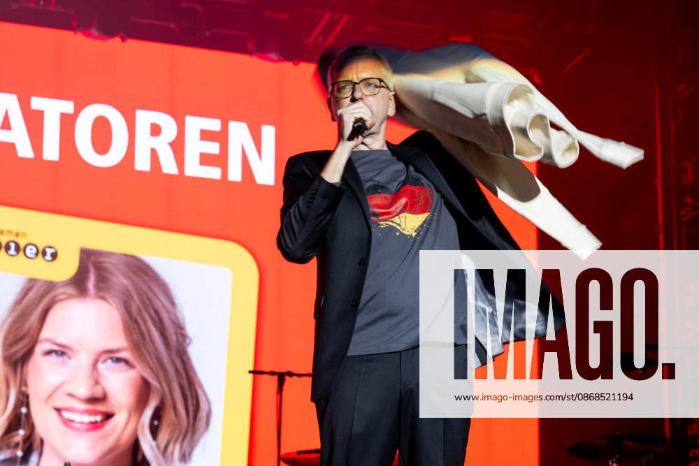 Feiern Tag der Deutschen Einheit in Bremen - Feierlichkeiten zum Tag der Deutschen Einheit 2026, Bremen, 03.10.2026 Bremen, Bürgerfest, Fanta Vier Konzert, Illuminatin an der Schlachte, Lichtershow Bremen, Deutschland, 03.10.26: Feiern Tag der Dt. Einheit in Bremen im Marktplatz, Rathaus am 03.10.2026 in Bremen, Deutschland. (Foto von Axel Kaste) Anmoderation Radio Bremen, Bürgerfest und Fanta Vier Konzert, Fantastische Vier Bremen Marktplatz, Rathaus Freie Hansestadt Bremen Deutschland