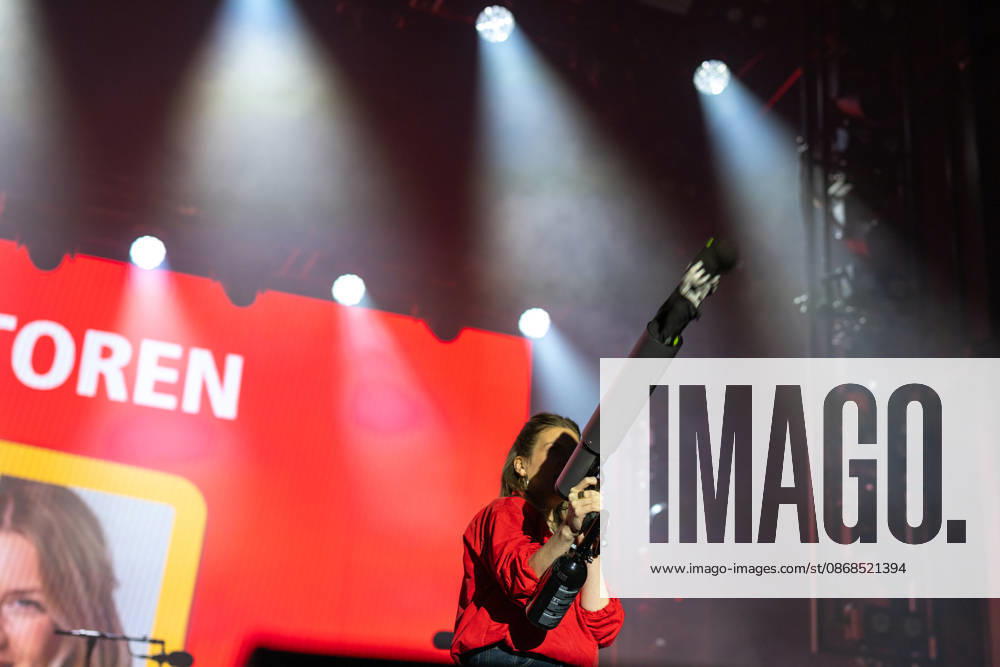 Feiern Tag der Deutschen Einheit in Bremen - Feierlichkeiten zum Tag der Deutschen Einheit 2026, Bremen, 03.10.2026 Bremen, Bürgerfest, Fanta Vier Konzert, Illuminatin an der Schlachte, Lichtershow Bremen, Deutschland, 03.10.26: Feiern Tag der Dt. Einheit in Bremen im Marktplatz, Rathaus am 03.10.2026 in Bremen, Deutschland. (Foto von Axel Kaste) Anmoderation Radio Bremen, Bürgerfest und Fanta Vier Konzert, Fantastische Vier, Verschießen von Gimmiks Bremen Marktplatz, Rathaus Freie Hansestadt Bremen Deutschland