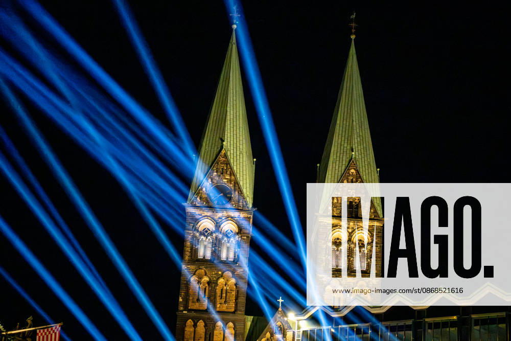 Feiern Tag der Deutschen Einheit in Bremen - Feierlichkeiten zum Tag der Deutschen Einheit 2026, Bremen, 03.10.2026 Bremen, Bürgerfest, Fanta Vier Konzert, Illuminatin an der Schlachte, Lichtershow Bremen, Deutschland, 03.10.26: Feiern Tag der Dt. Einheit in Bremen im Marktplatz, Rathaus am 03.10.2026 in Bremen, Deutschland. (Foto von Axel Kaste) Anmoderation Radio Bremen, Bürgerfest und Fanta Vier Konzert, Fantastische Vier, Dom illuminiert Bremen Marktplatz, Rathaus Freie Hansestadt Bremen Deutschland