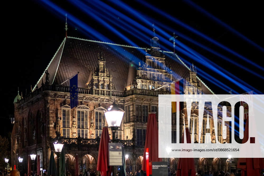 Feiern Tag der Deutschen Einheit in Bremen - Feierlichkeiten zum Tag der Deutschen Einheit 2026, Bremen, 03.10.2026 Bremen, Bürgerfest, Fanta Vier Konzert, Illuminatin an der Schlachte, Lichtershow Bremen, Deutschland, 03.10.26: Feiern Tag der Dt. Einheit in Bremen im Marktplatz, Rathaus am 03.10.2026 in Bremen, Deutschland. (Foto von Axel Kaste) Anmoderation Radio Bremen, Bürgerfest und Fanta Vier Konzert, Fantastische Vier, Rathaus illuminiert Bremen Marktplatz, Rathaus Freie Hansestadt Bremen Deutschland