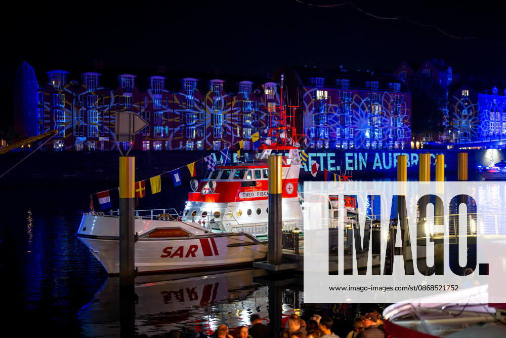 Feiern Tag der Deutschen Einheit in Bremen - Feierlichkeiten zum Tag der Deutschen Einheit 2026, Bremen, 03.10.2026 Bremen, Bürgerfest, Fanta Vier Konzert, Illuminatin an der Schlachte, Lichtershow Bremen, Deutschland, 03.10.26: Feiern Tag der Dt. Einheit in Bremen im Marktplatz, Rathaus am 03.10.2026 in Bremen, Deutschland. (Foto von Axel Kaste) Anmoderation Radio Bremen, Bürgerfest und Fanta Vier Konzert, Fantastische Vier, Seenotrettungkreuzer an der illuminierten Schlachte, Licherschow Bremen Marktplatz, Rathaus Freie Hansestadt Bremen Deutschland