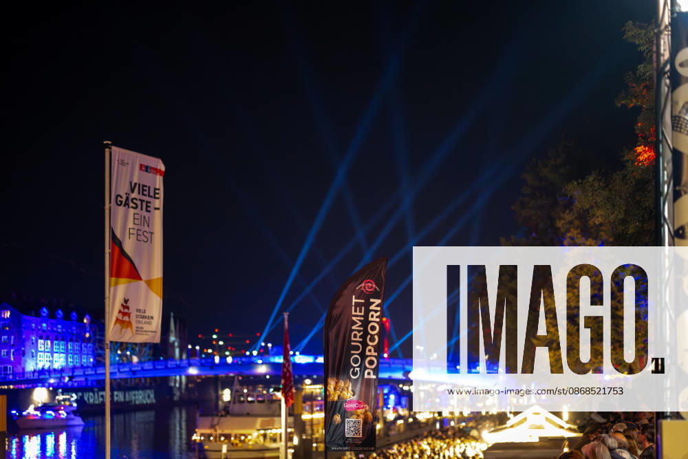 Feiern Tag der Deutschen Einheit in Bremen - Feierlichkeiten zum Tag der Deutschen Einheit 2026, Bremen, 03.10.2026 Bremen, Bürgerfest, Fanta Vier Konzert, Illuminatin an der Schlachte, Lichtershow Bremen, Deutschland, 03.10.26: Feiern Tag der Dt. Einheit in Bremen im Marktplatz, Rathaus am 03.10.2026 in Bremen, Deutschland. (Foto von Axel Kaste) Anmoderation Radio Bremen, Bürgerfest und Fanta Vier Konzert, Fantastische Vier, illuminierten Schlachte, Licherschow Bremen Marktplatz, Rathaus Freie Hansestadt Bremen Deutschland
