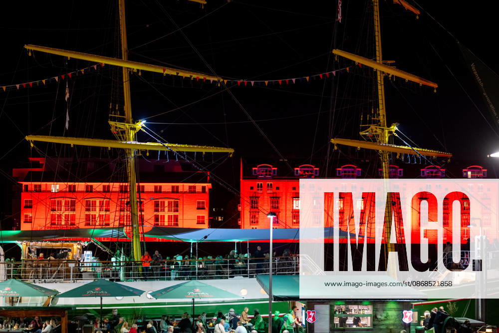 Feiern Tag der Deutschen Einheit in Bremen - Feierlichkeiten zum Tag der Deutschen Einheit 2026, Bremen, 03.10.2026 Bremen, Bürgerfest, Fanta Vier Konzert, Illuminatin an der Schlachte, Lichtershow Bremen, Deutschland, 03.10.26: Feiern Tag der Dt. Einheit in Bremen im Marktplatz, Rathaus am 03.10.2026 in Bremen, Deutschland. (Foto von Axel Kaste) Anmoderation Radio Bremen, Bürgerfest und Fanta Vier Konzert, Fantastische Vier, illuminierten Schlachte, Licherschow Bremen Marktplatz, Rathaus Freie Hansestadt Bremen Deutschland
