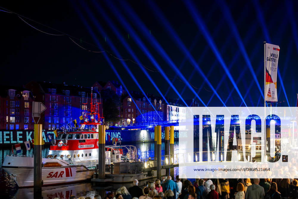 Feiern Tag der Deutschen Einheit in Bremen - Feierlichkeiten zum Tag der Deutschen Einheit 2026, Bremen, 03.10.2026 Bremen, Bürgerfest, Fanta Vier Konzert, Illuminatin an der Schlachte, Lichtershow Bremen, Deutschland, 03.10.26: Feiern Tag der Dt. Einheit in Bremen im Marktplatz, Rathaus am 03.10.2026 in Bremen, Deutschland. (Foto von Axel Kaste) Anmoderation Radio Bremen, Bürgerfest und Fanta Vier Konzert, Fantastische Vier, illuminierten Schlachte, Licherschow Bremen Marktplatz, Rathaus Freie Hansestadt Bremen Deutschland