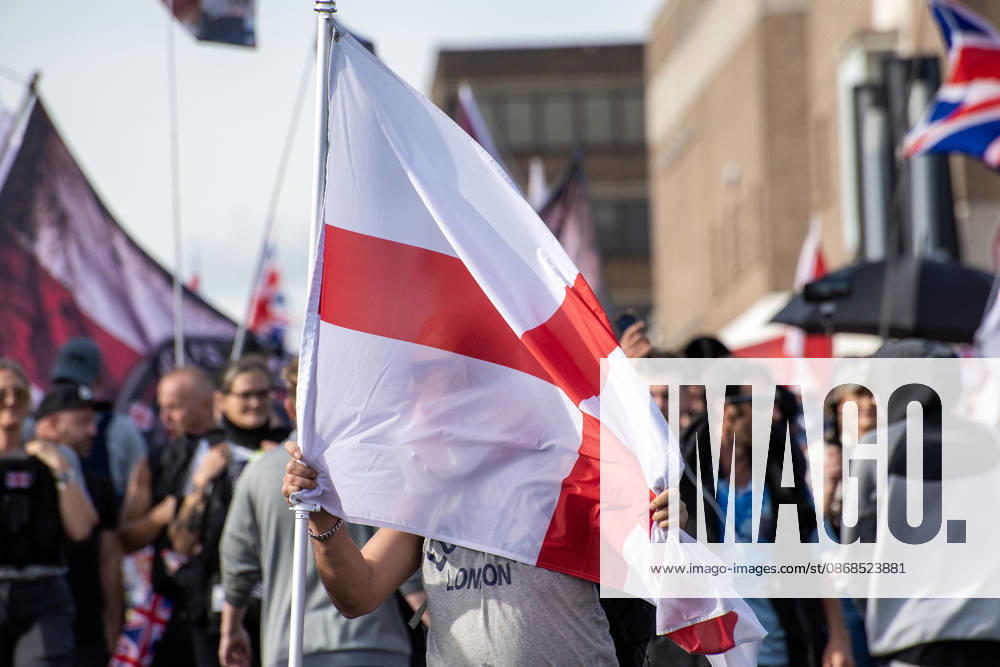 A far-right protester holds a St George s flag during a protest in Dover. Supporters of the English Defence League (EDL) gathered in Dover, UK to march through the town all the way to the harbour. English Defence League is an extreme far-right and Islamophobic organisation. It was founded by Tommy Robinson (pseudonym of Steven Yaxley-Lennon) in 2009. Dover United Kingdom - ZUMAs197 20261003_aaa_s197_254