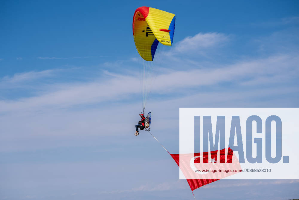 TEKNOFEST Southeast in Turkiye s Sanliurfa SANLIURFA, TURKIYE - OCTOBER 4: Turkish flags are unfurled in the sky during a paramotor demonstration at the Aviation, Space and Technology Festival (TEKNOFEST), world s largest aviation, space, and technology festival at the Sanliurfa GAP Airport for its 15th edition in Sanliurfa, Turkiye on October 4, 2026. Arman Onal Anadolu Sanliurfa Turkey. Editorial use only. Please get in touch for any other usage.