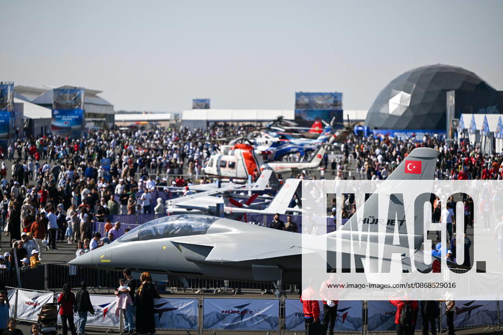 TEKNOFEST Southeast in Turkiye s Sanliurfa SANLIURFA, TURKIYE - OCTOBER 04: Visitors view HURJET, Turkiye s domestically developed jet trainer and light attack aircraft, on display during TEKNOFEST at Sanliurfa GAP Airport in Sanliurfa, Turkiye, on October 04, 2026. The festival is organized by the Turkish Ministry of Industry and Technology and the T3 Foundation, with Anadolu serving as its Global Communication Partner. Adsiz Gunebakan Anadolu Sanliurfa Turkey. Editorial use only. Please get in touch for any other usage.