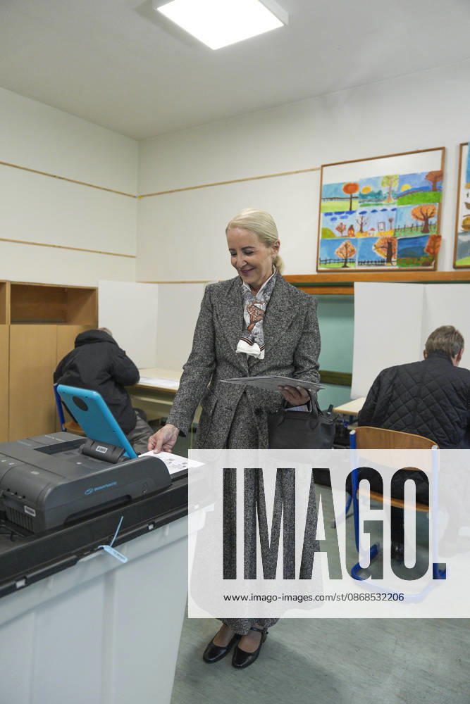 Bakir Izetbegovic casts his vote in Sarajevo SARAJEVO, BOSNIA AND HERZEGOVINA - OCTOBER 4: Bakir Izetbegovic (R), President of the Party of Democratic Action (SDA) and a candidate for the Presidency of Bosnia and Herzegovina, casts his vote accompanied by his wife, Sebija Izetbegovic (C), at the polling station located at Nafija Sarajlic Elementary School in Sarajevo, Bosnia and Herzegovina, on October 4, 2026. Samir Jordamovic Anadolu Sarajevo Bosnia and Herzegovina. Editorial use only. Please get in touch for any other usage.