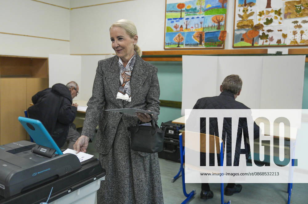 Bakir Izetbegovic casts his vote in Sarajevo SARAJEVO, BOSNIA AND HERZEGOVINA - OCTOBER 4: Bakir Izetbegovic (R), President of the Party of Democratic Action (SDA) and a candidate for the Presidency of Bosnia and Herzegovina, casts his vote accompanied by his wife, Sebija Izetbegovic (C), at the polling station located at Nafija Sarajlic Elementary School in Sarajevo, Bosnia and Herzegovina, on October 4, 2026. Samir Jordamovic Anadolu Sarajevo Bosnia and Herzegovina. Editorial use only. Please get in touch for any other usage.