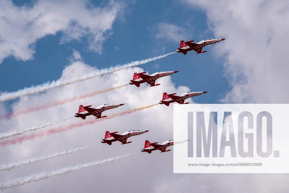 TEKNOFEST Southeast in Turkiye s Sanliurfa SANLIURFA, TURKIYE - OCTOBER 4: The Turkish Stars aerobatic team performs an air show during during TEKNOFEST Southeast, world s largest aviation, space, and technology festival at Sanliurfa GAP Airport in Sanliurfa, Turkiye, on October 4, 2026. Arman Onal Anadolu Sanliurfa Turkey. Editorial use only. Please get in touch for any other usage.