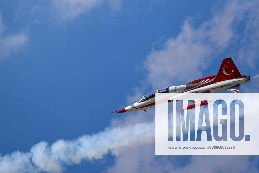TEKNOFEST Southeast in Turkiye s Sanliurfa SANLIURFA, TURKIYE - OCTOBER 4: The Turkish Stars aerobatic team performs an air show during during TEKNOFEST Southeast, world s largest aviation, space, and technology festival at Sanliurfa GAP Airport in Sanliurfa, Turkiye, on October 4, 2026. Mustafa Ciftci Anadolu Sanliurfa Turkey. Editorial use only. Please get in touch for any other usage.