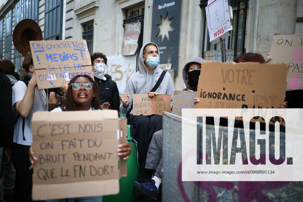 High School Turgot Blockade - Paris Student blocking High school Turgot in Paris, France on October 5, 2026 as they continue their protest to demand the hiring of substitute teachers, increased resources, and decent learning conditions. Photo by Raphael Lafargue ABACAPRESS.COM Paris France