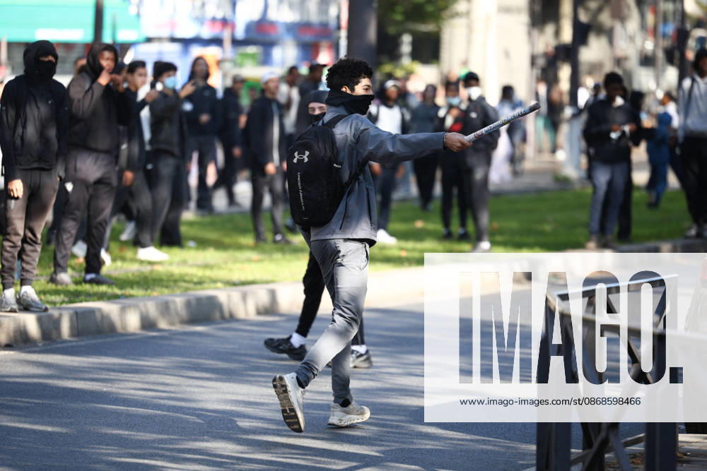 Clashes With Police During Student Protest - Paris Clashes between protesters and police during the student demonstration between the Lycee Paul Valéry and the Lycée Elisa Lemonnier in the 12th arrondissement of Paris, France on October 5, 2026. Students continue their protest to demand the hiring of substitute teachers, increased resources, and decent learning conditions. Photo by Raphael Lafargue ABACAPRESS.COM Paris France