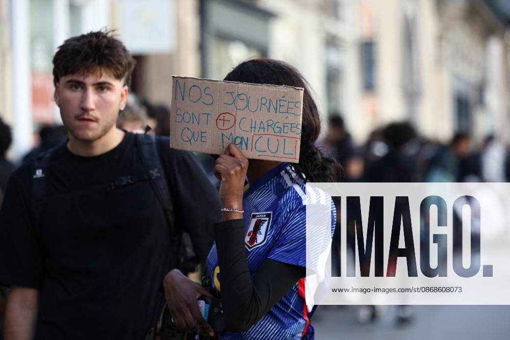 Clashes With Police During Student Protest - Paris Clashes between protesters and law enforcement during a student demonstration near Place de la Bastille in Paris, in the 11th arrondissement, France, on October 5, 2026. Students continue their protest to demand the hiring of substitute teachers, increased resources, and decent learning conditions. Photo by Raphael Lafargue ABACAPRESS.COM Paris Ile-de-France France