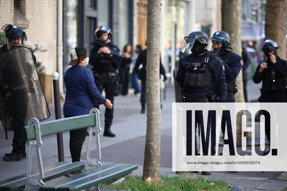 Clashes With Police During Student Protest - Paris Clashes between protesters and law enforcement during a student demonstration near Place de la Bastille in Paris, in the 11th arrondissement, France, on October 5, 2026. Students continue their protest to demand the hiring of substitute teachers, increased resources, and decent learning conditions. Photo by Raphael Lafargue ABACAPRESS.COM Paris Ile-de-France France