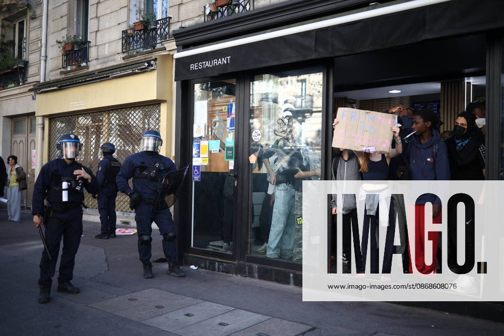 Clashes With Police During Student Protest - Paris Clashes between protesters and law enforcement during a student demonstration near Place de la Bastille in Paris, in the 11th arrondissement, France, on October 5, 2026. Students continue their protest to demand the hiring of substitute teachers, increased resources, and decent learning conditions. Photo by Raphael Lafargue ABACAPRESS.COM Paris Ile-de-France France