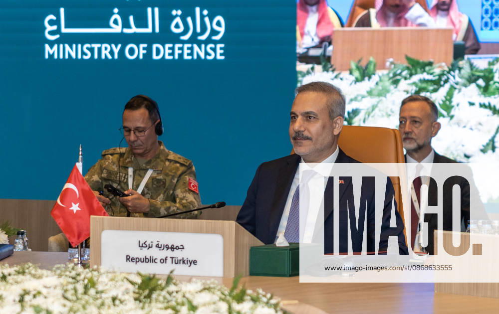 Turkish ministers Fidan and Guler in Riyadh RIYADH, SAUDI ARABIA - OCTOBER 05: Turkish Foreign Minister Hakan Fidan (C) and Turkish Minister of National Defense Yasar Guler (not seen) attend a meeting of the Strategic Political and Defense Committee, established under the Mecca Joint Defense Agreement, in Riyadh, Saudi Arabia on October 05, 2026. Mustafa Hatipoglu Anadolu Riyadh Saudi Arabia. Editorial use only. Please get in touch for any other usage.