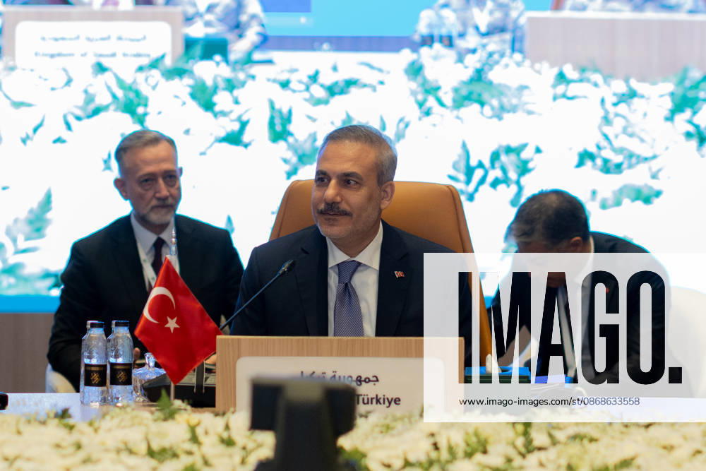 Turkish ministers Fidan and Guler in Riyadh RIYADH, SAUDI ARABIA - OCTOBER 05: Turkish Foreign Minister Hakan Fidan (C) and Turkish Minister of National Defense Yasar Guler (not seen) attend a meeting of the Strategic Political and Defense Committee, established under the Mecca Joint Defense Agreement, in Riyadh, Saudi Arabia on October 05, 2026. Mustafa Hatipoglu Anadolu Riyadh Saudi Arabia. Editorial use only. Please get in touch for any other usage.